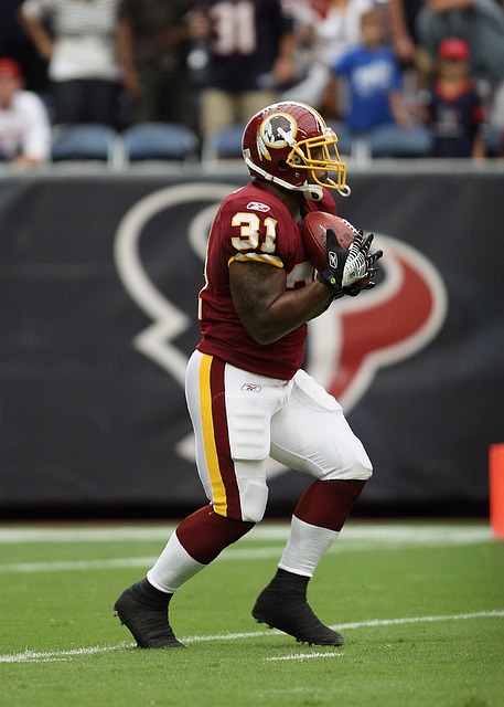 2026年美加墨世界杯扩军至48队，小组赛规则革新，淘汰赛对阵更复杂，传统强队与新势力激烈竞争。